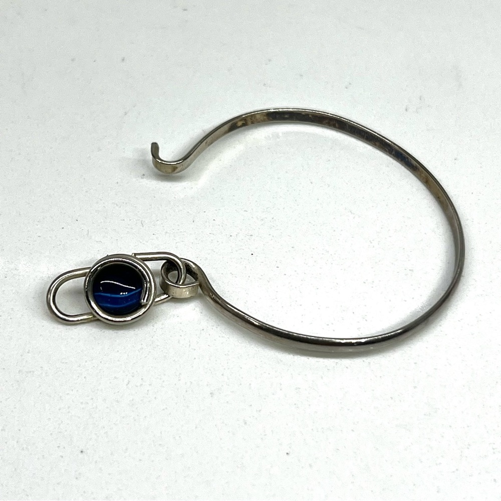 Vintage Silver Bangle Bracelet with enclosed Blue Stone Gemstone - Picture 6 of 6